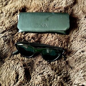 Zara Rounded Cat Eye Black Sunglasses